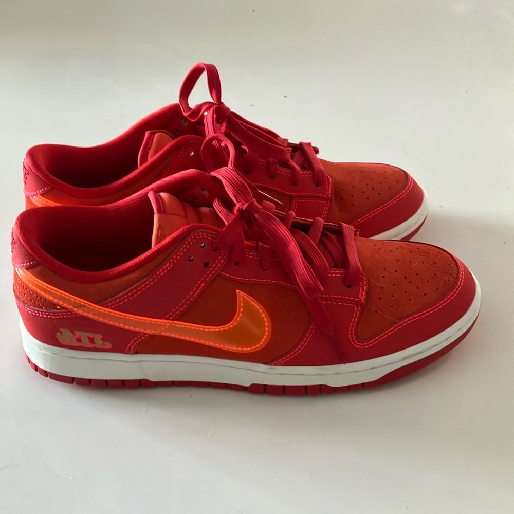 Men’s Nike ATL dunks. Never been worn. NWOT. Size 9.5